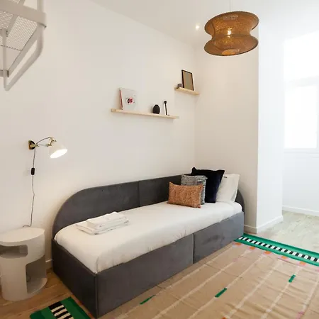 Flh Estefania Elegant Urban Retreat Апартаменты *