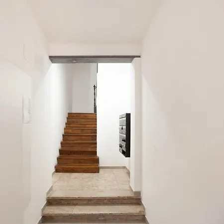 Апартаменты Flh Estefania Elegant Urban Retreat